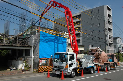 2階床コンクリート打設中